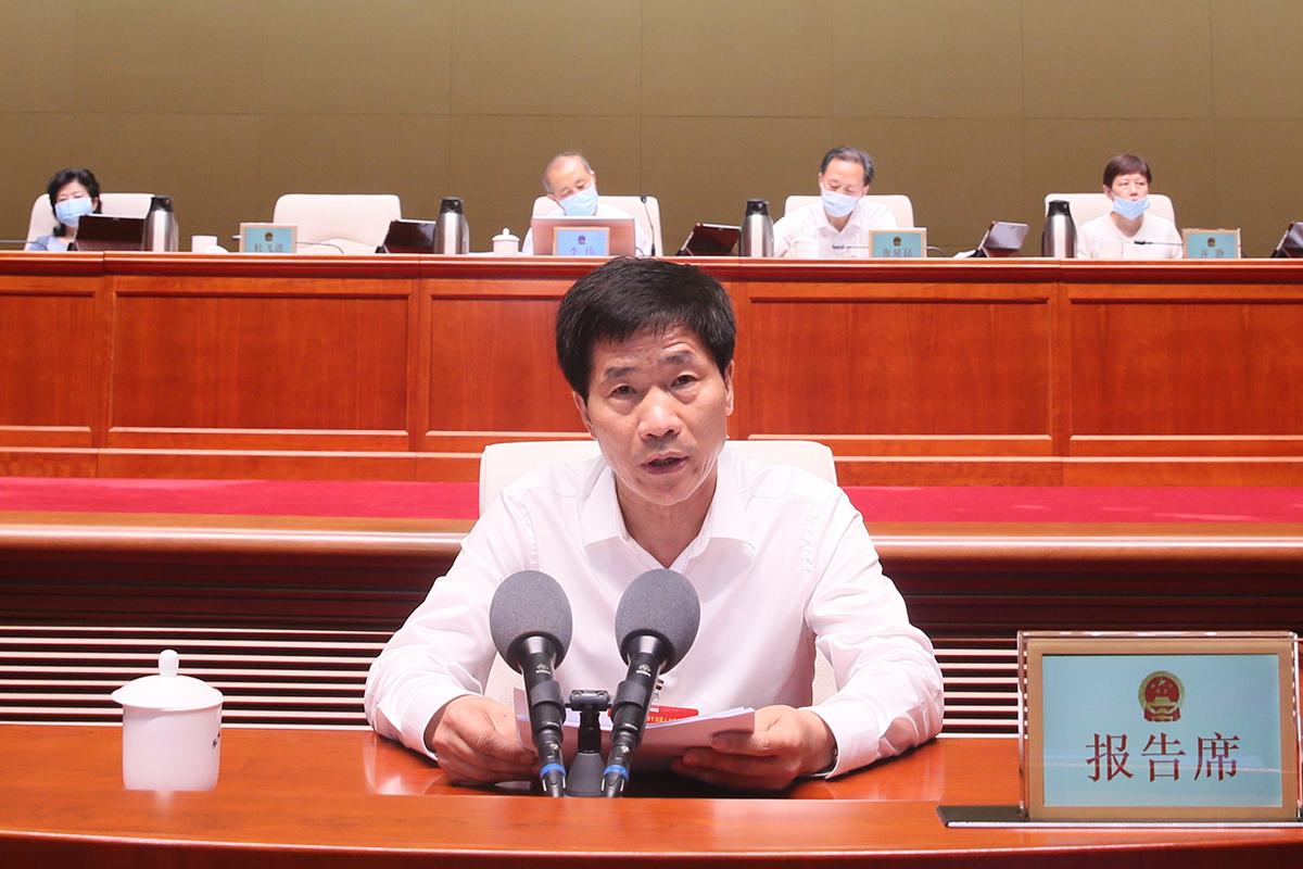 听取市人大常委会执法检查组组长杜飞进关于检查《北京市非机动车管理条例》实施情况的报告.png