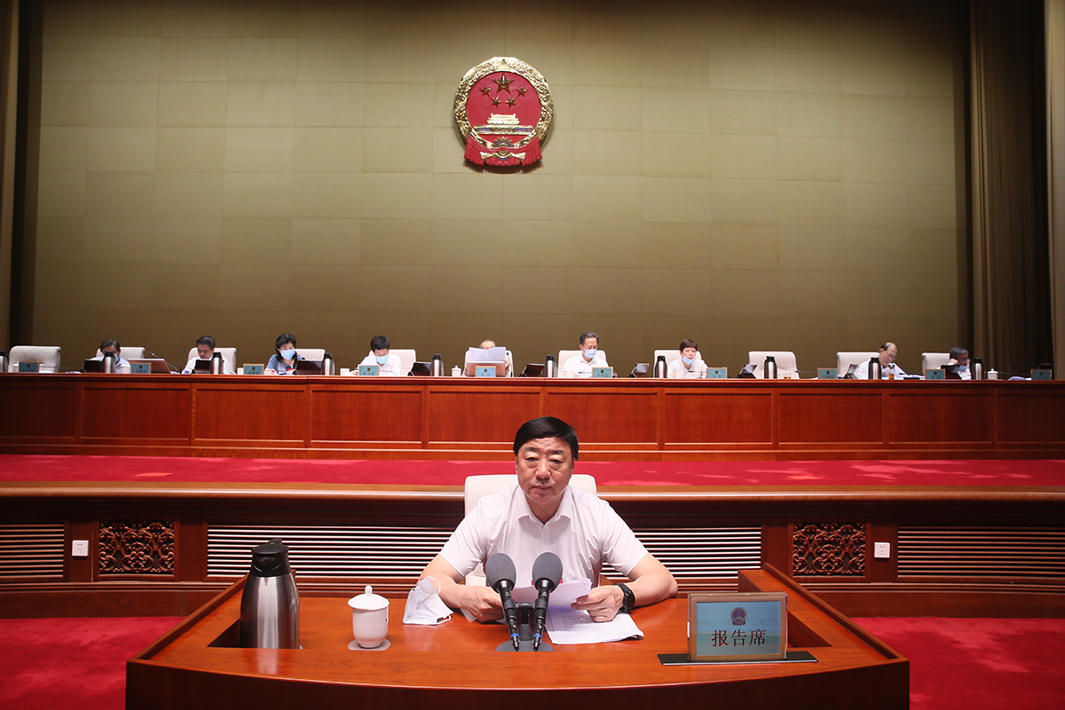 听取市人民政府关于民族团结进步工作情况的报告.png