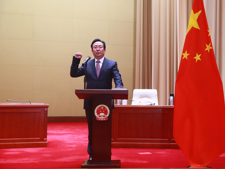 进行宪法宣誓_副本-900.jpg