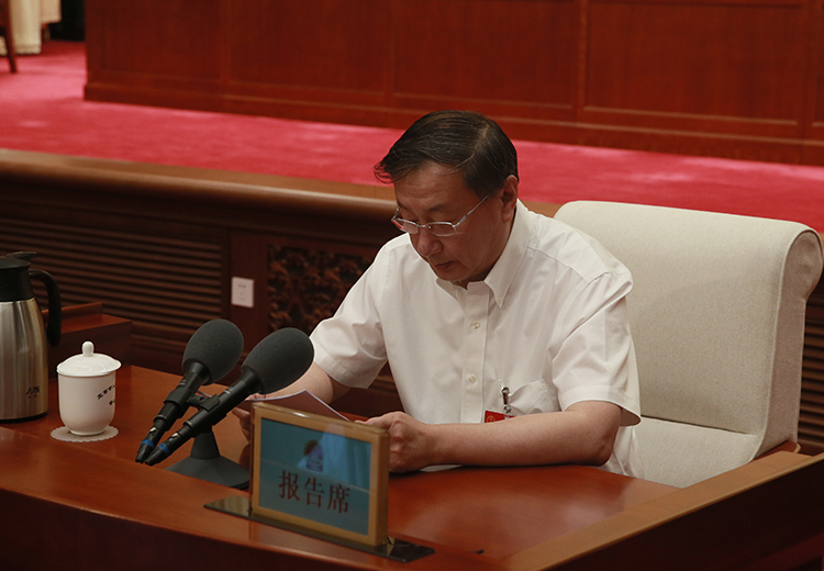 听取市人大社会建设委员会关于市十五届人大四次会议主席团交付审议的代表议案审议结果的报告