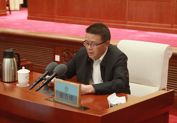 听取市人大常委会农村办公室关于种子条例立法工作情况的报告.jpg