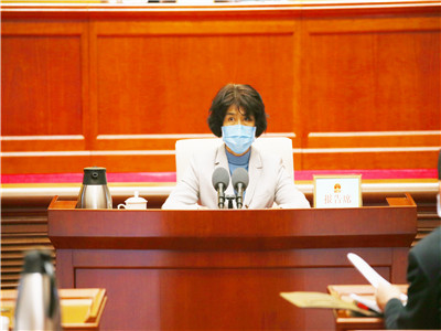 听取市人大法制委关于物业管理条例草案二次审议稿修改意见的报告