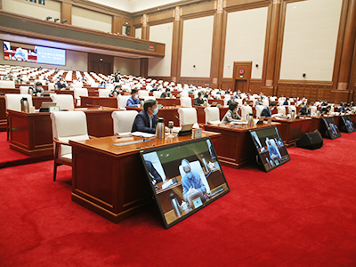 听取清华大学法学院卫生法研究中心教授王晨光关于突发公共卫生事件应急法制建设对策与建议的专题讲座