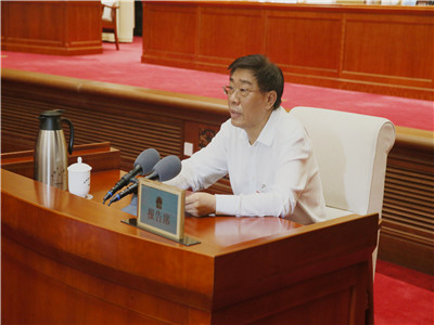 听取市十五届人大常委会代表资格审查委员会关于个别代表的代表资格的报告