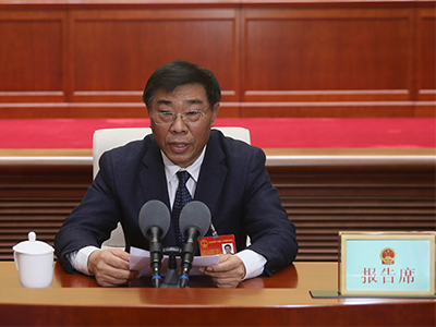 听取市十五届人大常委会代表资格审查委员会关于个别代表的代表资格的报告
