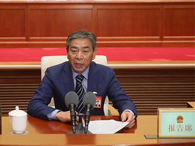 听取北京市第十五届人民代表大会第四次会议主席团和秘书长名单(草案)，议案审查委员会名单(草案)有关说明