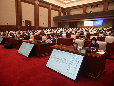 表决通过《北京市人民代表大会常务委员会关于调整北京市第十五届人民代表大会第四次会议召开时间的决定(草案)》