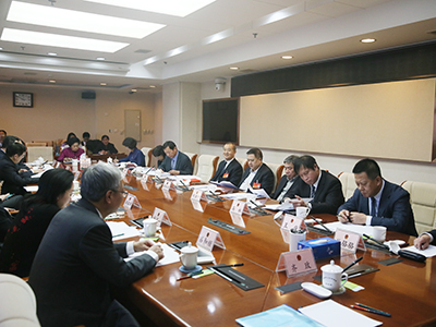 分组审议相关议题