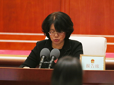 听取市人大城建环保委员会关于条例草案审议意见的报告
