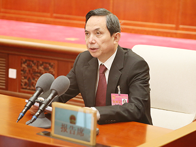 听取市政府关于“完善院前医疗急救服务体系，提高急救服务能力和水平”议案办理情况的报告