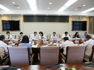 分组审议相关议题
