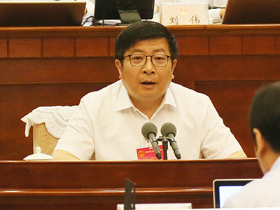 听取市人民政府关于北京市2018年国民经济和社会发展计划上半年执行情况的报告