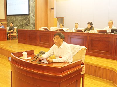 审议表决市十五届人大常委会代表资格审查委员会关于个别代表的代表资格的报告
