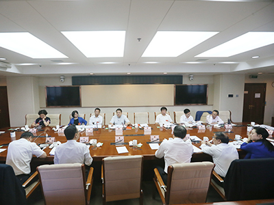 分组审议相关议题
