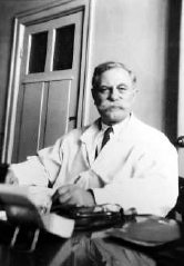 贝熙叶在医院的工作照。