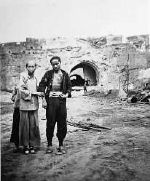 1937年，在宛平城被贝熙叶救治的男子和他的母亲。