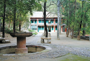 修缮一新的贝家花园。