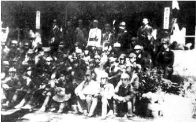 1941年，八路军十三团排级以上干部合影。